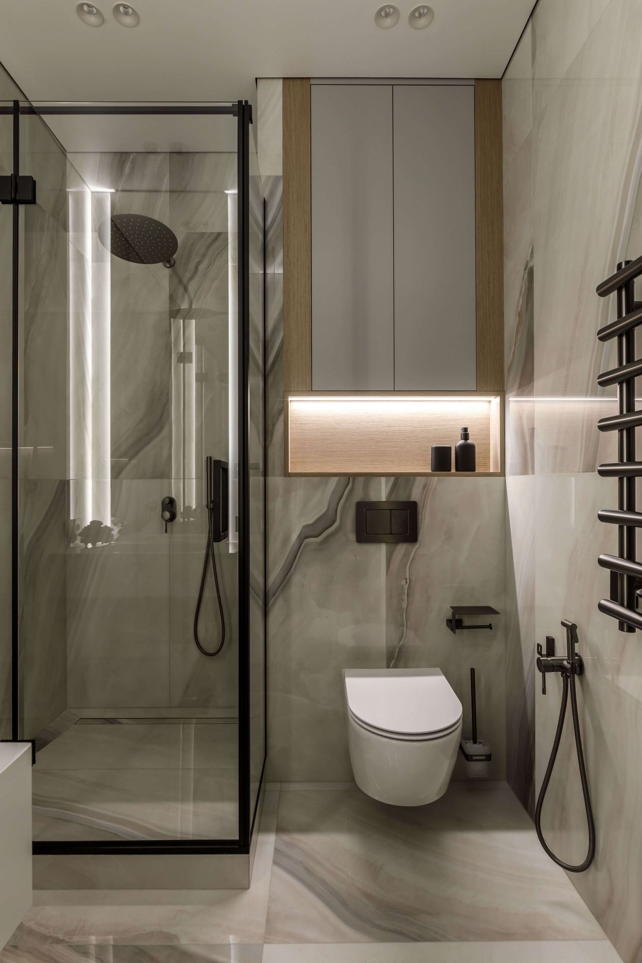 Душевое ограждение в ЖК «Royal Landmark»