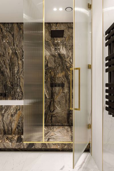 Душевое ограждение в ЖК «Royal Landmark»