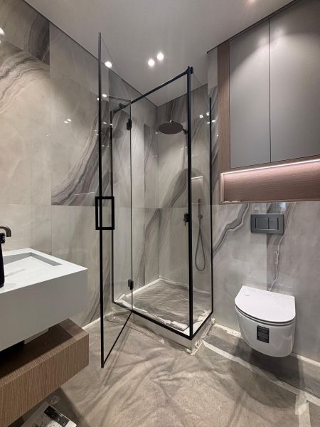 Душевое ограждение в ЖК «Royal Landmark»